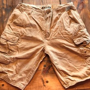 Men’s khaki cargo shorts